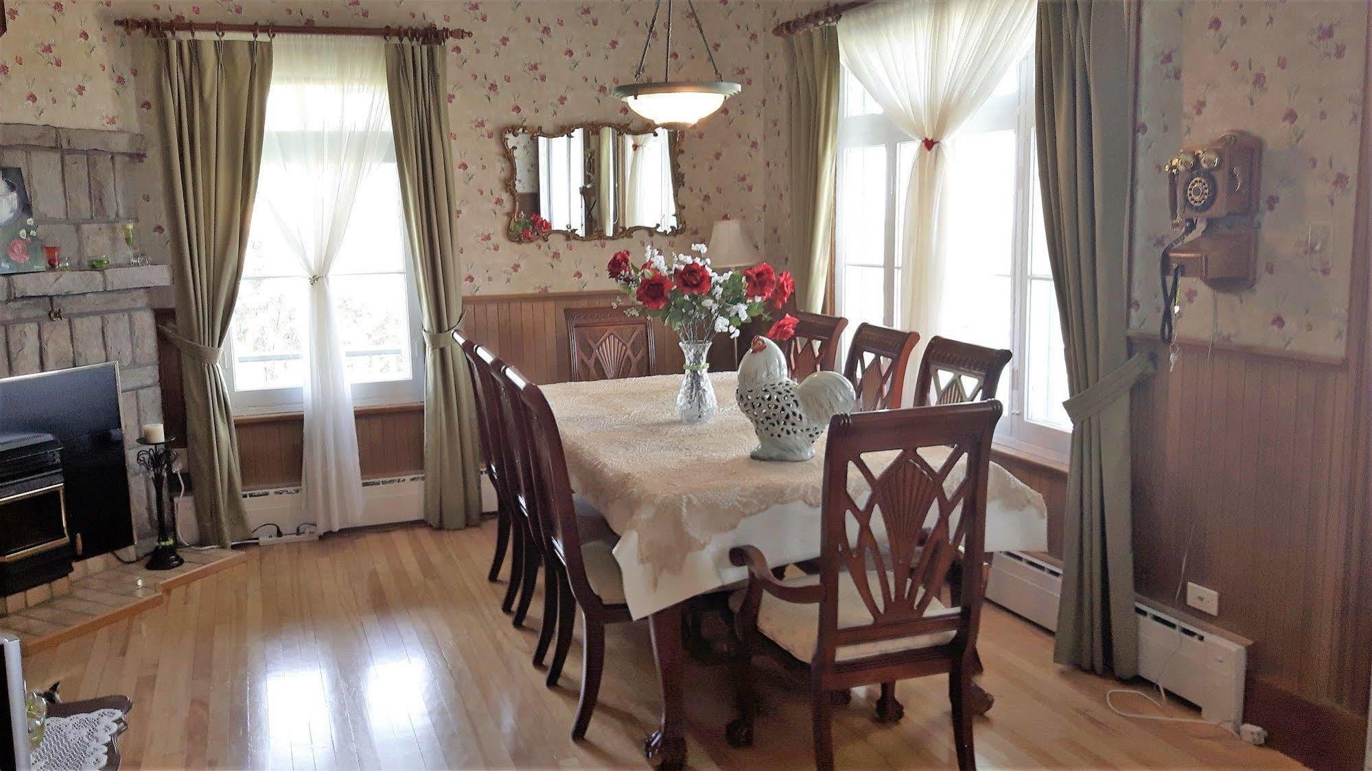 Auberge Gite Maison Des Lilas La Malbaie Kültér fotó